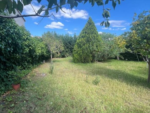 House or chalet for sale on Carrer Aristotil 27, Els Grecs – Mas Oliva