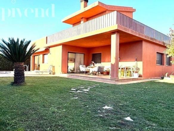 House or chalet for sale on Carrer Monturiol, El Far d’Empordà