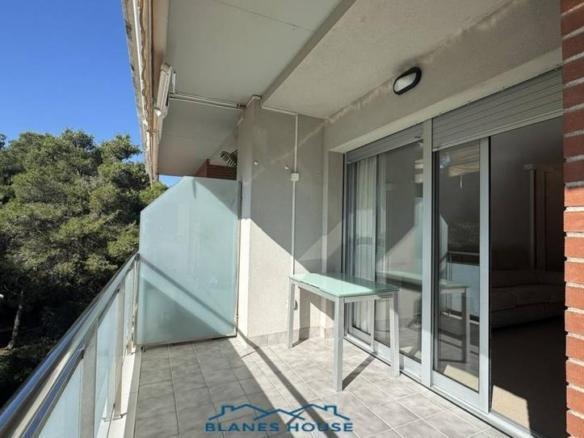 Apartment for sale on Avenida Europa, Centre
