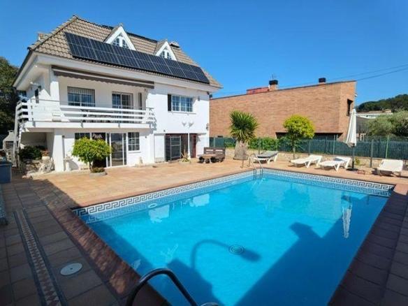 House or villa for sale in Carrer del Pi, Residencial Blanes – Vistamar