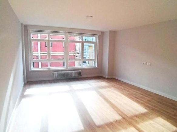 Apartment for sale in Cuesta de la Palloza, Cuatro Caminos – Plaza de la Cubela