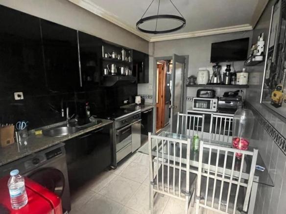 Apartment for sale in Cuatro Caminos – Plaza de la Cubela