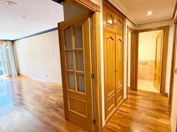 Apartment for sale on Calle Voluntariado, Old Town