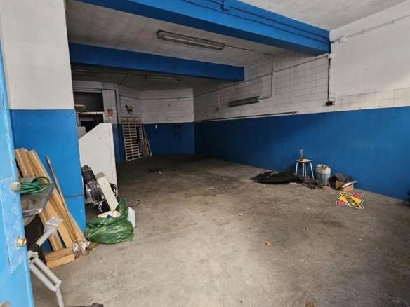 Commercial premises for sale in Europe, Os Mallos