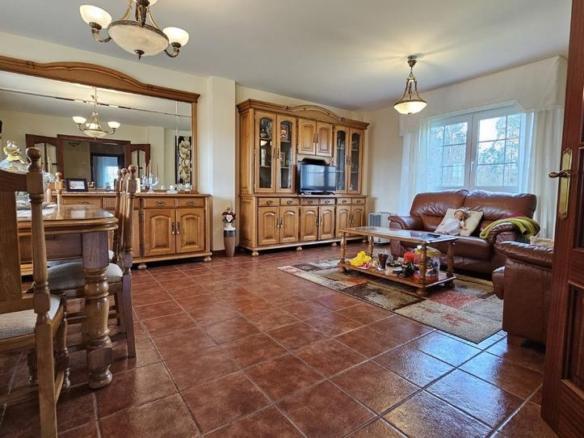 House or villa for sale in Piñeiro, Cambre