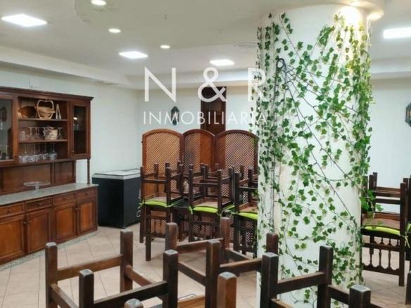 Commercial space for sale in Rosalia de Castro, South Campus – Santa Marta