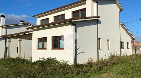 House or villa for sale in Piñeiro, Carballo