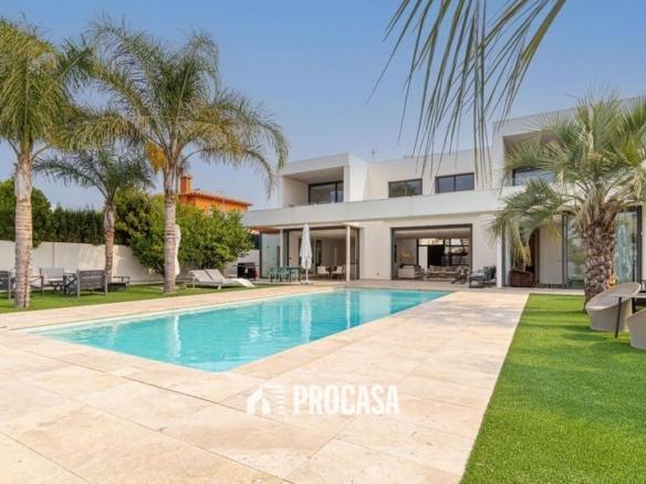 House or villa for sale in Peni, Peni