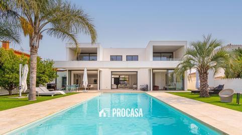 House or villa for sale in Peni, Peni