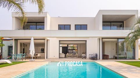 House or villa for sale in Peni, Peni