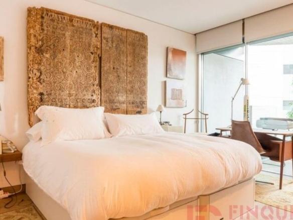 Penthouse for sale on Calle Juli Garreta, Eixample Nord