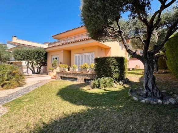 House or chalet for sale in Carrer de Ramon Muntaner, Torroella de Montgrí