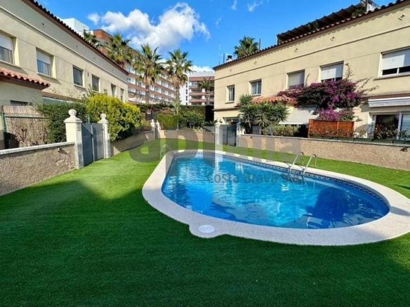 Semi-detached house for sale on Camí de Santa Cristina a Les Alegries, Fenals