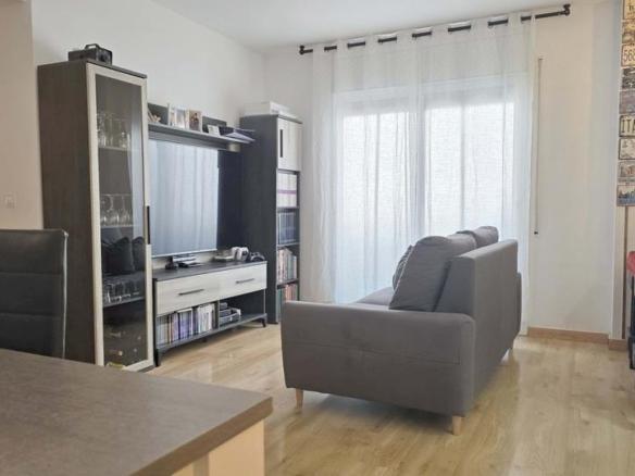 Apartment for sale in Carrer del Far 
 N- Es: Pl: Pt:
 Figueres (giron, Roses – Fossos road