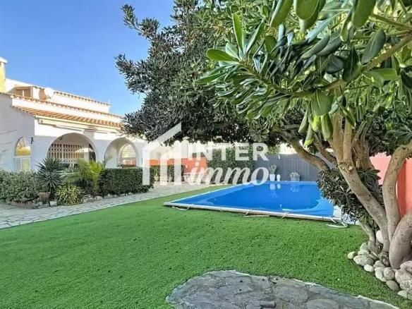 House or villa for sale in Peni
