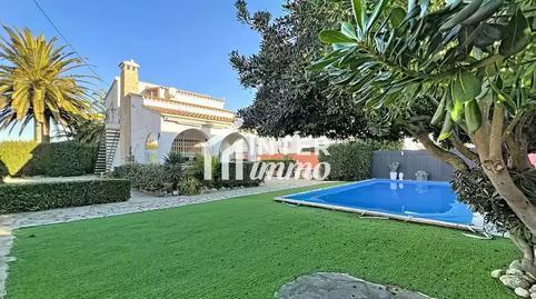 House or villa for sale in Peni