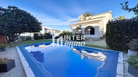 House or villa for sale in Peni
