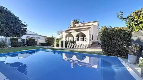 House or villa for sale in Peni