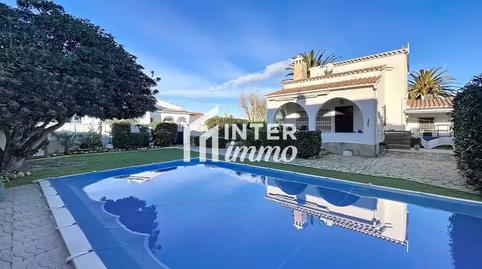 House or villa for sale in Peni