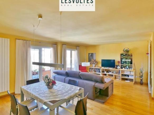 Penthouse for sale on Carrer de L’escut Emporità, La Bisbal d’Empordà