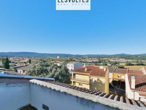 Apartment for sale on Carrer Sardenya, La Bisbal d’Empordà