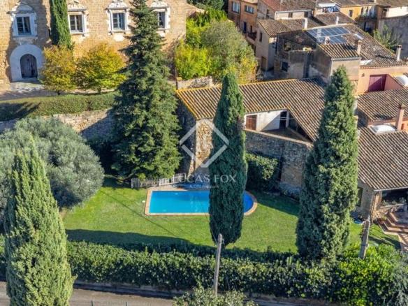 Rustic property for sale in Bàscara