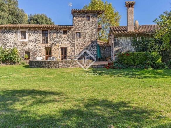 Rustic property for sale in Olot