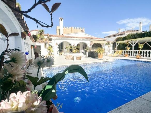 House or chalet for sale in Empuriabrava – Peni, Peni