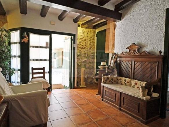 Rustic property for sale in Bellcaire d’Empordà