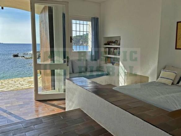 Townhouse for sale on Miramar Street, Calella de Palafrugell