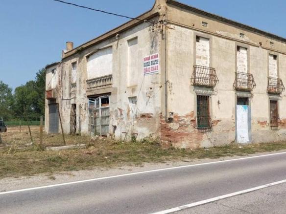 Rustic property for sale on Calle Ca la Peia – Ctra. Verges a Figueres, Verges