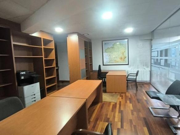 Commercial premises for sale on Horreo Street, Ensanche – Sar