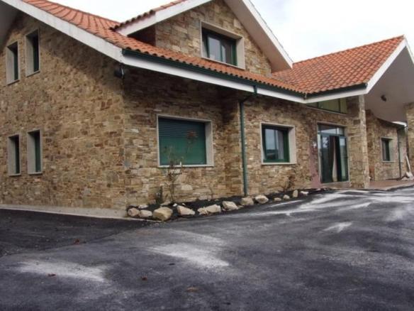 Rustic property for sale in Santa Comba