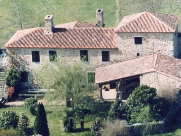 Rustic property for sale in Teo