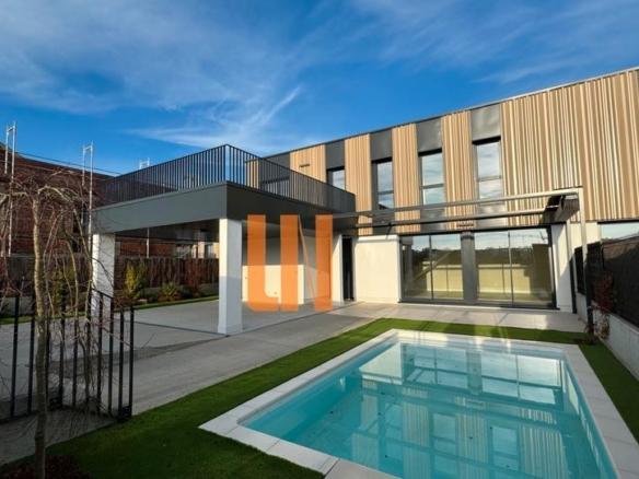 Townhouse for sale in Rua Noruega, Dorneda