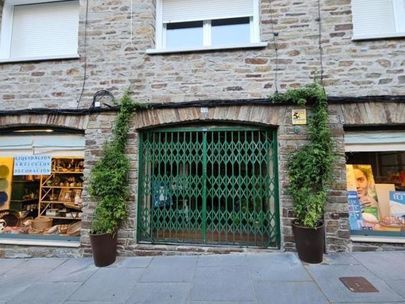 Commercial premises for sale on Calle Diego Muros, Ensanche – Sar