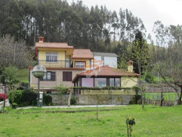 House or villa for sale in Neda