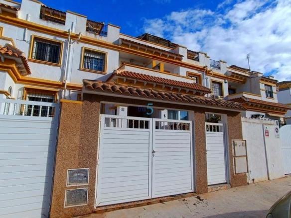 Townhouse for sale on Luscinda Street, Aguas Nuevas