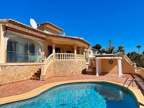 House or villa for sale in the town center