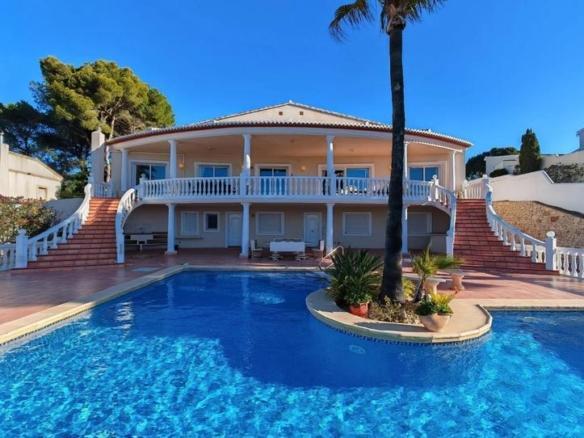 House or villa for sale in the town center