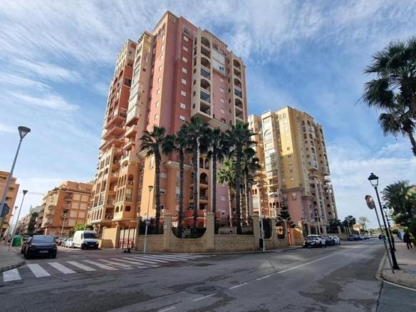 Apartment for sale in Playa de los Locos area