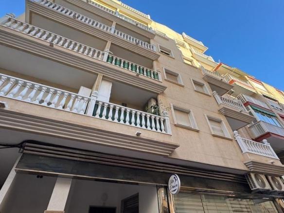 Apartment for sale on Calle Vicente Blasco Ibañez, Las Piscinas Naturales