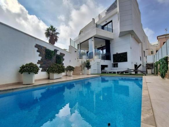 Townhouse for sale on Puig Mayor Street, Villamartín – Las Filipinas