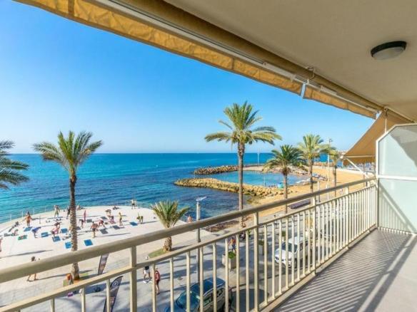 Apartment for sale on Calle Ramón y Cajal, 75, Las Piscinas Naturales