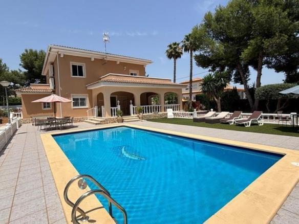 House or villa for sale in Western Pedanías