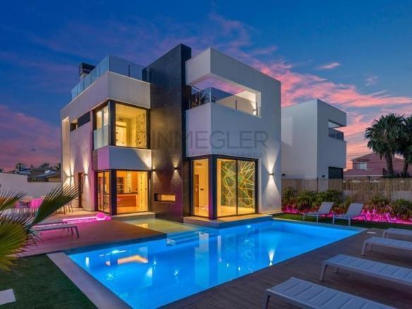 House or villa for sale on Calle de Lope de Vega, 27b, Carrefour area – Urbanizations
