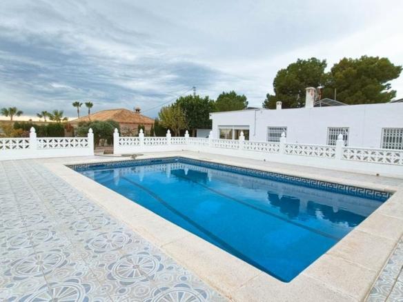 House or villa for sale in Albatera
