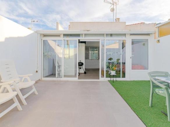 House or villa for sale on Calle de las Azucenas, 725, 745, Carrefour area – Urbanizations