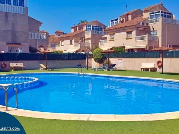 House or villa for sale in the Carrefour area – Urbanizations