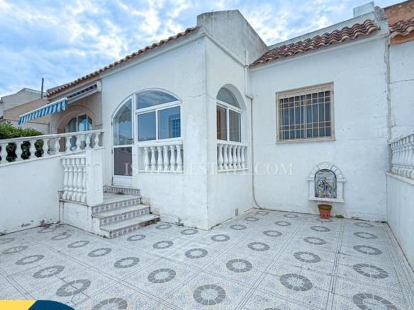 House or villa for sale in the Carrefour area – Urbanizations
